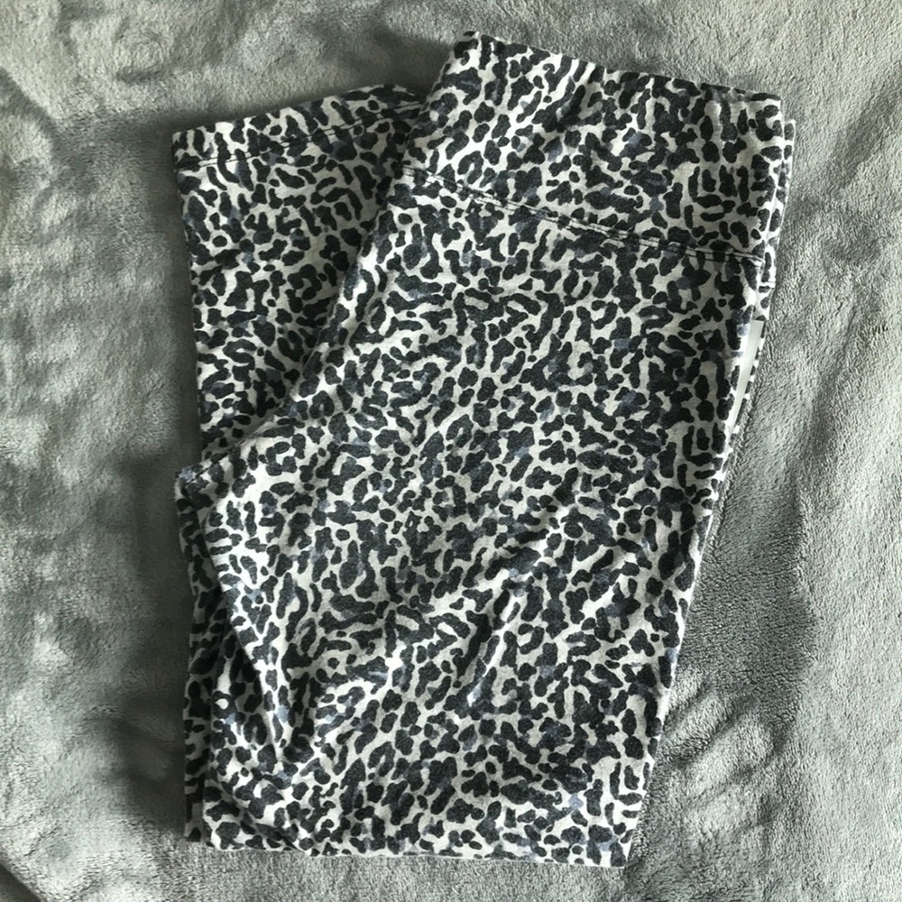 Leopard print workout capri
